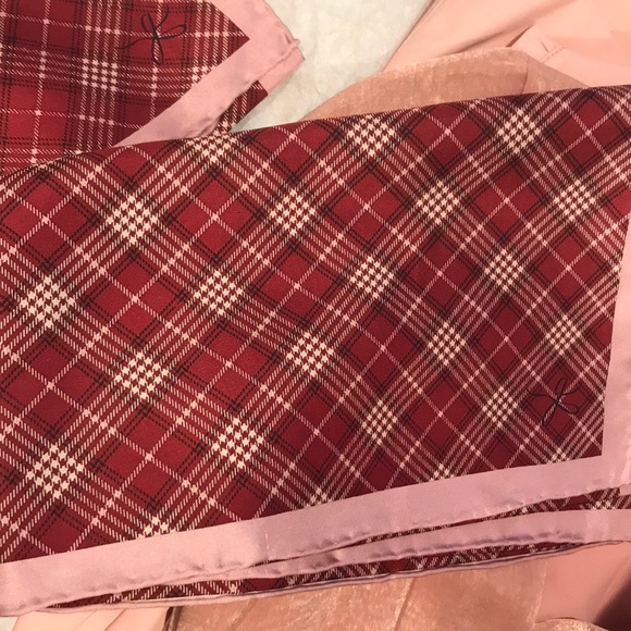 Gal meets glam ❗️LAST ONE ❗️100% silk scarf - Picture 7 of 8